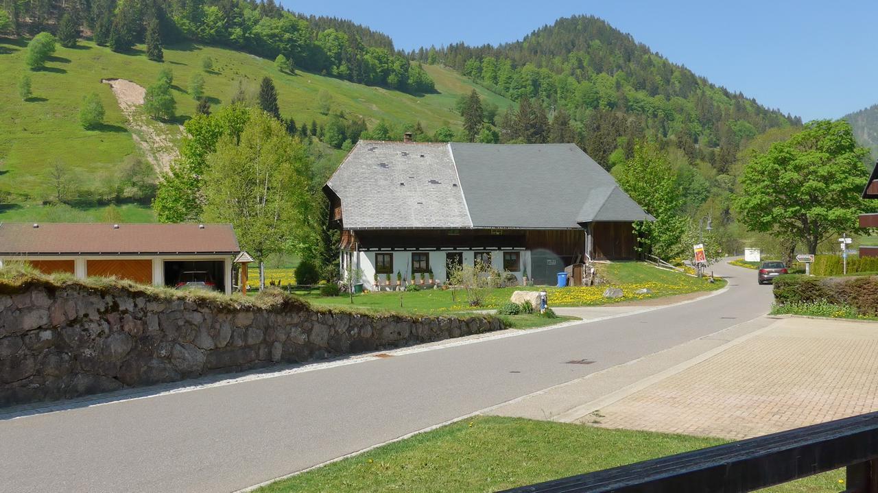 Gaestehaus Kaiser Hotel Menzenschwand Exterior photo